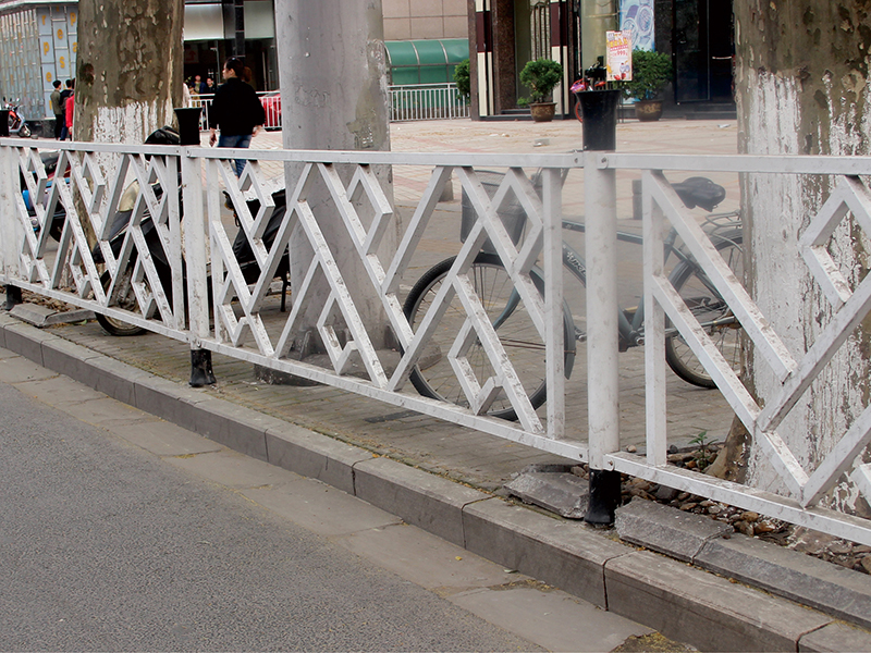 蘤(hua)式(shi)隔離護(hu)欄(lan)