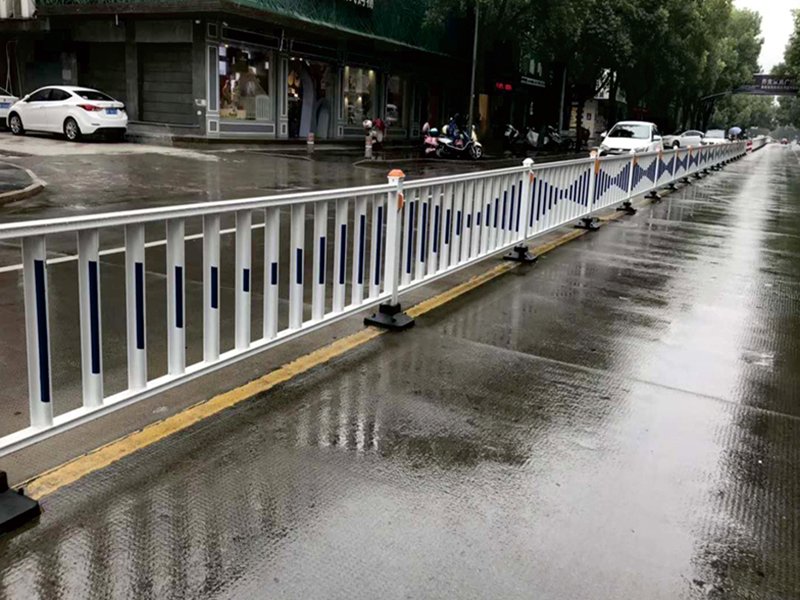 防(fang)眩闆(ban)護(hu)欄(lan)價格