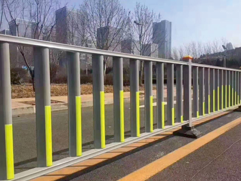 防(fang)眩(xuan)闆護(hu)欄多少(shao)錢(qian)一米(mi)