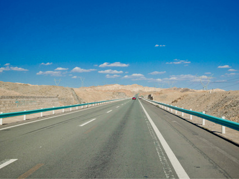 波(bo)形樑(liang)護(hu)欄(lan)闆(ban)生(sheng)産(chan)廠傢(jia)