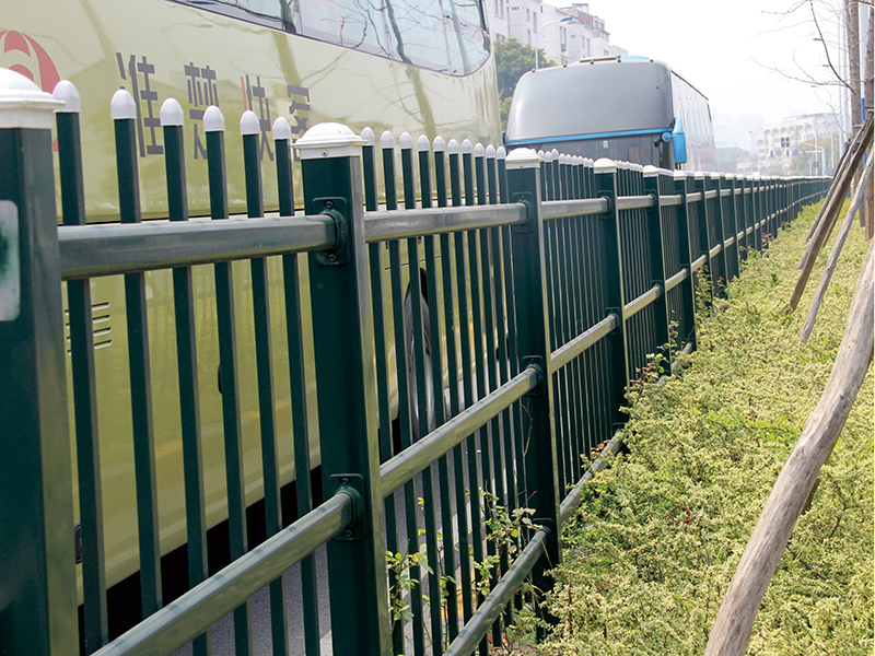 南京(jing)pvc草坪護(hu)欄