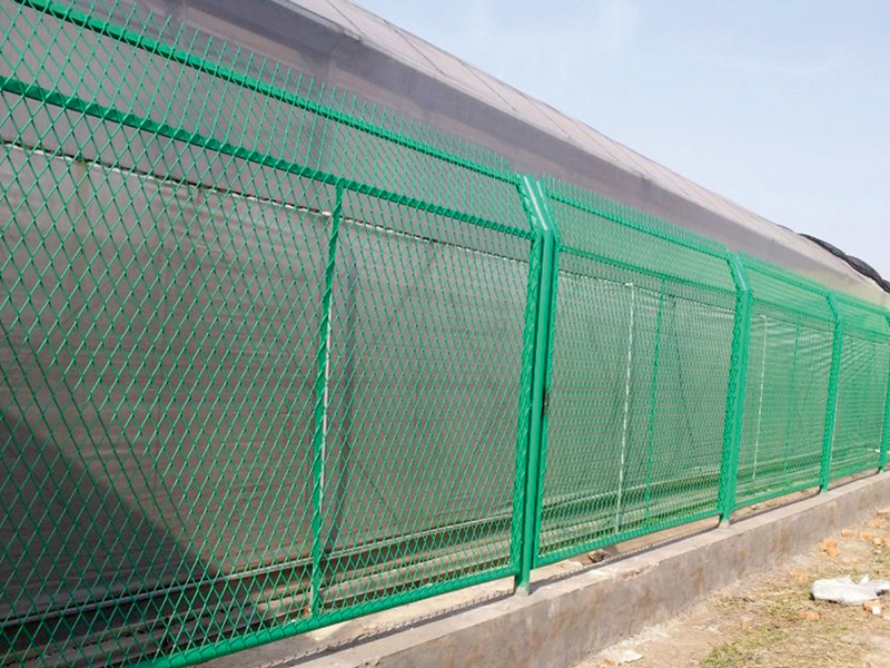 工廠(chang)圍(wei)牆(qiang)護欄