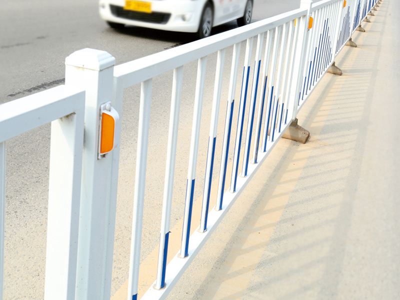 常槼(gui)公路護(hu)欄(lan)